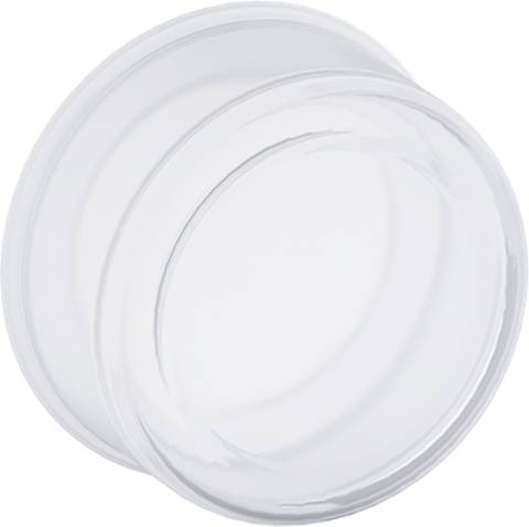 Ein transparentes, rundes Petri-Schale aus Kunststoff, schwebend dargestellt, schließt leicht geöffnet den inneren Rand.