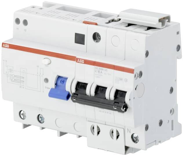 Ein dreipoliger Schutzschalter mit rotem und blauem Hebel an der Vorderseite. Zum Schutz elektrischer Stromkreise verwendet.