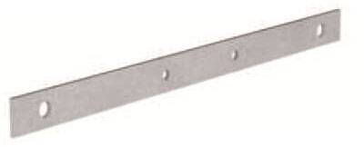 Metallleiste mit vier Löchern in gleichmäßigen Abständen. Klarer Hintergrund.