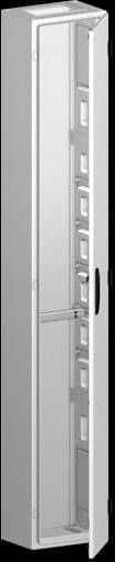 Silberner, schlanker, hoher Schrank mit teilweise geöffneter Tür, innen Regalböden zum Verstauen von Gegenständen.