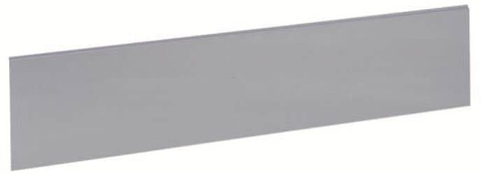 Ein rechteckiges Panel aus grauem Metall, das horizontal positioniert ist.