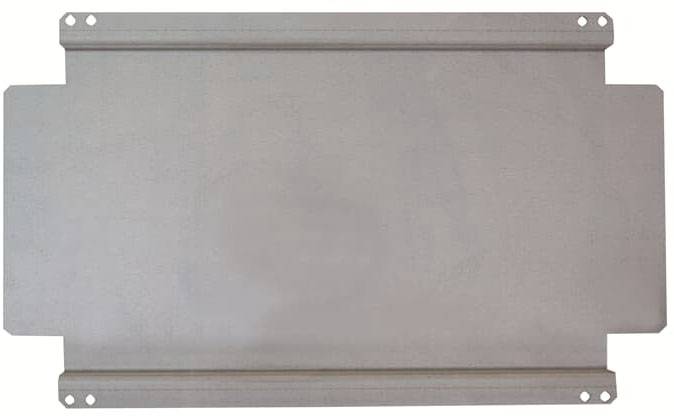 Metallplatte mit rechteckiger Form und vier Löchern an den Ecken, vermutlich zur Montage oder Befestigung geeignet.