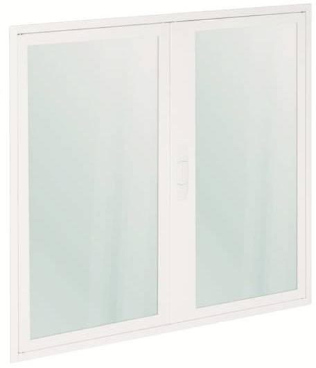 Ein großes, weißes Schiebefenster mit zwei gläsernen Flügeln, die in der Mitte geteilt sind.