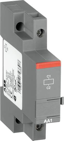 Grau-schwarzer ABB Schaltaktor-Modul mit der Beschriftung 'AA1', zwei Beschriftungsfelder 'C1' und 'C2', seitliche Befestigungslöcher.