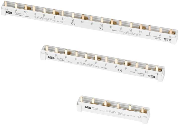 Drei weiße elektrische Verteilerleiste von ABB, in unterschiedlichen Längen, mit sichtbaren goldenen Kupferkontakten.