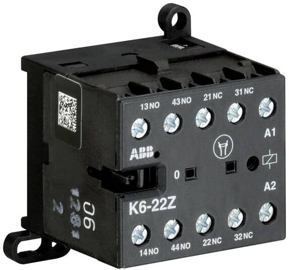Schwarzes elektrisches Relais mit mehreren beschrifteten Anschlüssen: 13NO, 43NO, 21NC, 31NC.