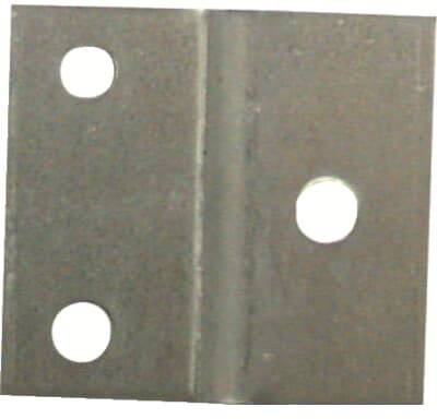 Ein rechteckiges Metallblech mit vier Löchern, zwei auf jeder Seite, symmetrisch angeordnet.