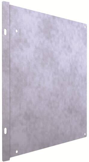 Metallene Platte mit seitlichen Befestigungslöchern, leicht schräg von der Seite fotografiert.