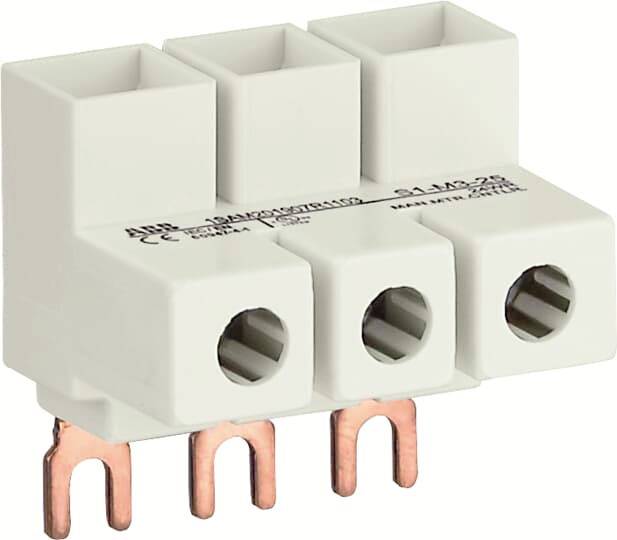Ein elektrischer Steckverbinder mit drei Kupferanschlüssen und weißen Gehäusen, geeignet für industrielle Anwendungen.