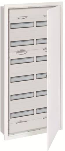 Ein offener Verteilerkasten mit mehreren horizontalen Fächern und einem leicht geöffneten Tür, geeignet für elektrische Installationen.