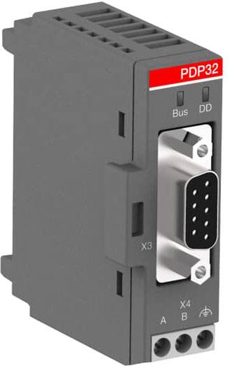 Elektrisches Gerät mit Anschlusssteckern und rotem Label 'PDP32', Vorder- und Rückseite sichtbar, dient vermutlich industriellen Steuerungszwecken.