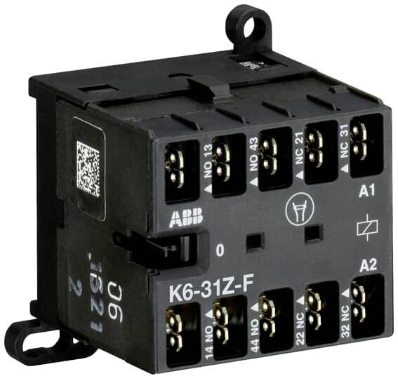 Schwarzer elektrischer Schalter mit mehreren Anschlüssen, Beschriftungen und QR-Code. Modellnummer 'K6-31Z-F' sichtbar.