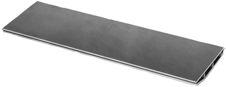 Graue rechteckige Aluminiumplatte, flach und lang, mit einem strukturierten Finish, auf weißem Hintergrund.