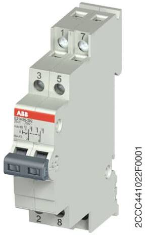 Ein zweipoliger Brandschutzschalter der Marke ABB mit gezeigten Anschlussklemmen und einer Beschriftung mit technischen Angaben.