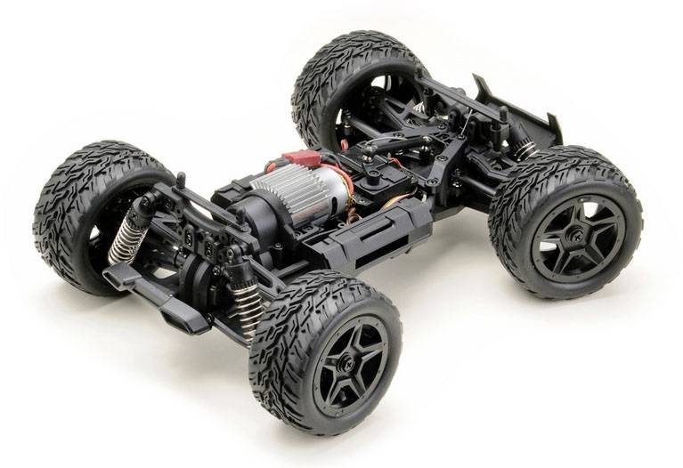 Ferngesteuertes Auto-Chassis mit großen Gummireifen und sichtbarem Motor. Detailreiche Aufhängungssysteme und Rahmen.