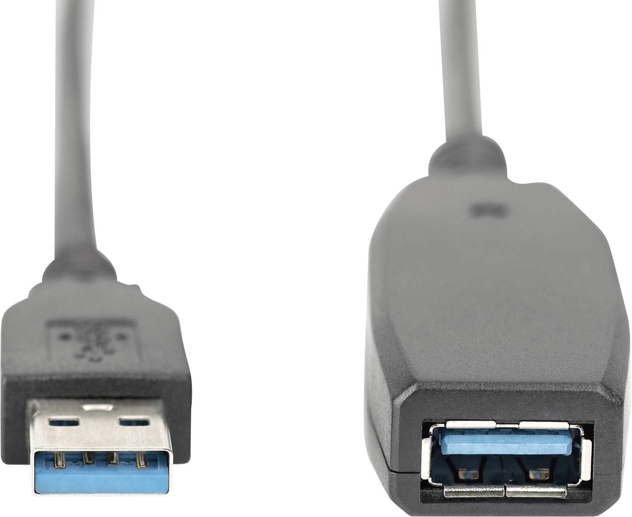 Ein USB-Kabel mit zwei unterschiedlichen Steckern: links ein USB-A-Stecker, rechts ein USB-B-Stecker. Ideal für Datenübertragung.