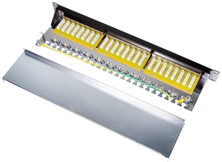 'Rastereinschub mit Klemmenleisten' zeigt einen geöffneten Verteiler mit gelben Isolierschienen, bereit zur Kabelverbindung.