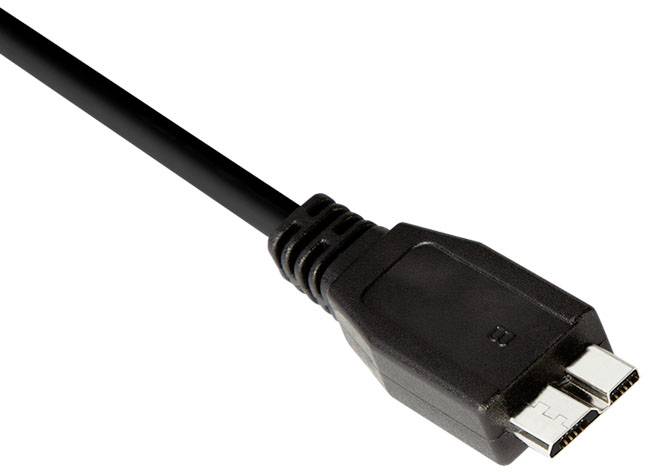 Ein schwarzes USB-Kabel mit einem Micro-USB-Anschluss, das für den Anschluss und das Laden von elektronischen Geräten verwendet wird.