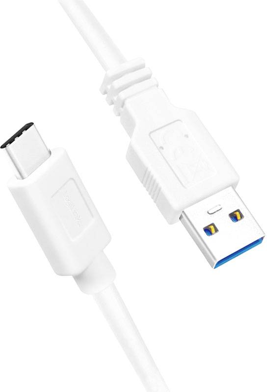 Ein weißes Kabel mit einem USB-A-Stecker und einem USB-C-Stecker, das typischerweise für die Verbindung von Geräten verwendet wird.