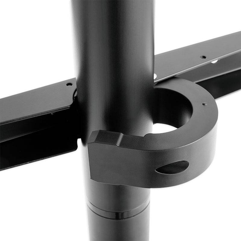 Schwarzes Metallgestell mit rundem Haken, geeignet zur Befestigung oder Unterstützung von Konstruktionen.