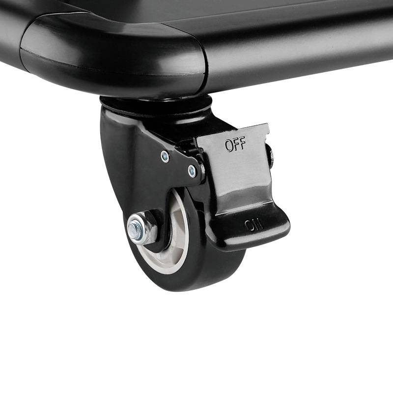 Nahaufnahme eines schwarzen Rollrades aus Kunststoff, befestigt an einem Metallrahmen mit arretierbarem Schalter, der 'ON' und 'OFF' zeigt.