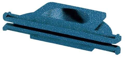 Blaues Plastikteil mit Haken und Grifföffnung, verwendet zum Befestigen oder Aufhängen, vor weißem Hintergrund.