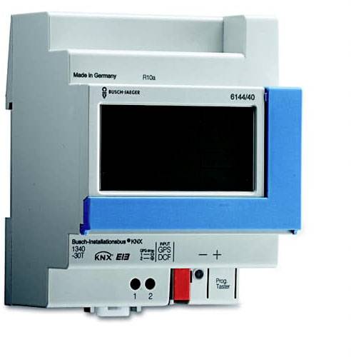 Ein elektronisches Steuergerät von Busch-Jaeger mit Display und Knöpfen, verwendet zur Gebäudesteuerung. Beschriftung: 'Made in Germany'.