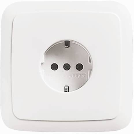 Weiße Steckdose an einer Wand, geeignet für europäische Stecker.