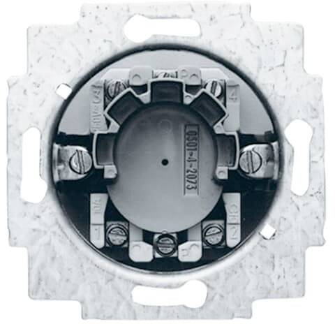 Elektrische Steckdosenhalterung aus Metall, zentraler runder Bereich, umgeben von Schraubverbindungen und Befestigungslöchern.