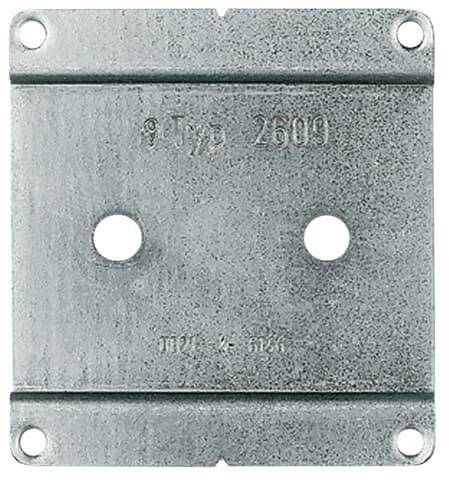 Metallplatte mit zwei Löchern, Nummern eingraviert.