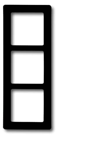Leerer dreifacher Rahmen im Hochformat, schwarz, vor weißem Hintergrund.