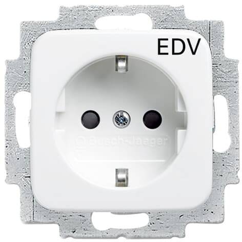 Weiße Steckdose mit der Aufschrift 'EDV' oben rechts.