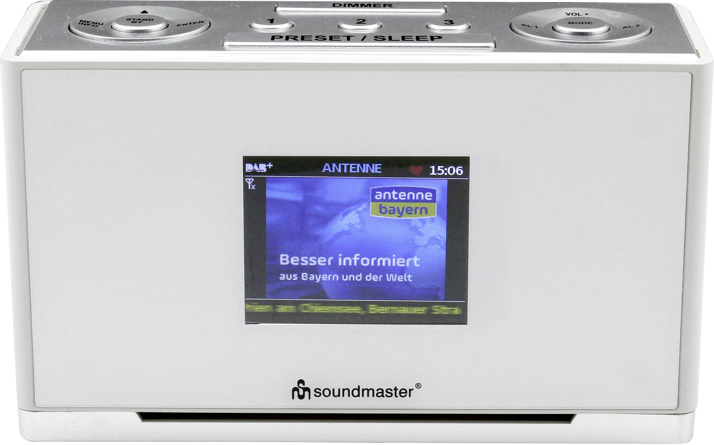 Radioempfänger mit Bildschirm zeigt 'antenne bayern' an. Uhrzeit 15:06. Steuerknöpfe oben und 'soundmaster' Logo unten.