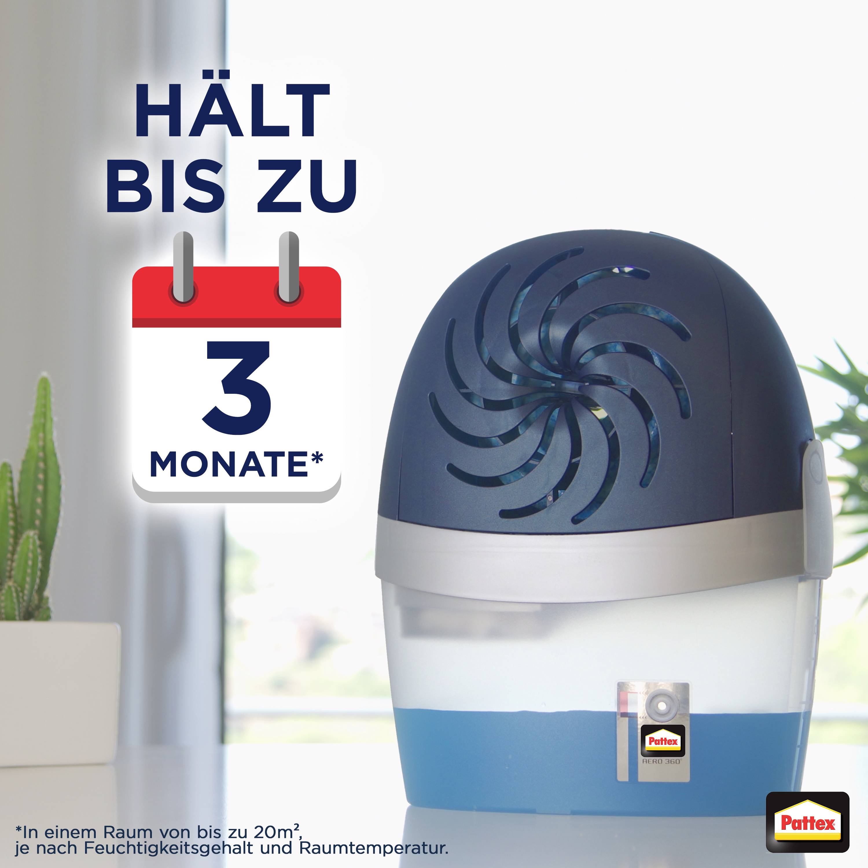 'Pattex Feuchtigkeitskiller hält bis zu 3 Monate.' Behälter mit blauem Wasser gefüllt. Text: 'In einem Raum von bis zu 20m².'