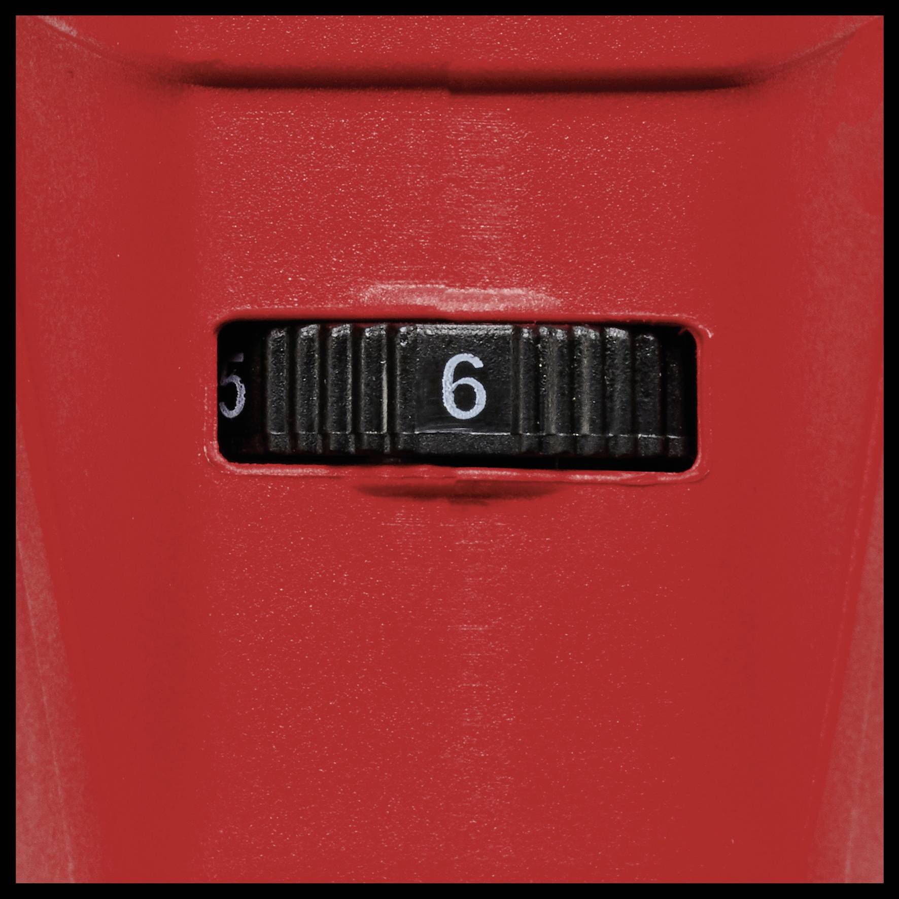 Rotes Gerät mit einem schwarzen Einstellrad, das auf die Zahl 6 zeigt.