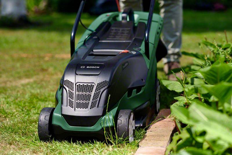 Bosch Home and Garden UNIVERSALROTAK 450 Elektro Rasenmäher mit Schnitthöhenverstellung 1300W Schnittbreite (max.) 34cm