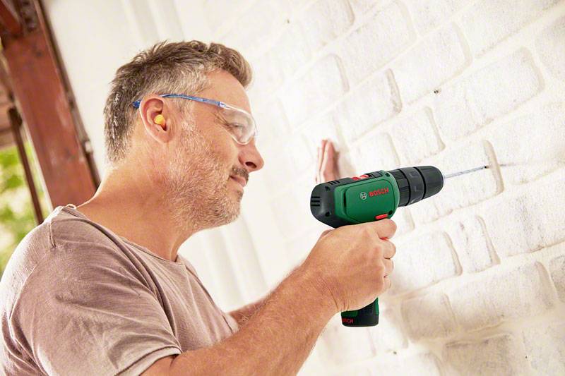 Bosch Home and Garden EasyImpact 1200 2-Gang-Akku-Schlagbohrmaschine inkl. 2. Akku, mit Zubehör, inkl. Koffer