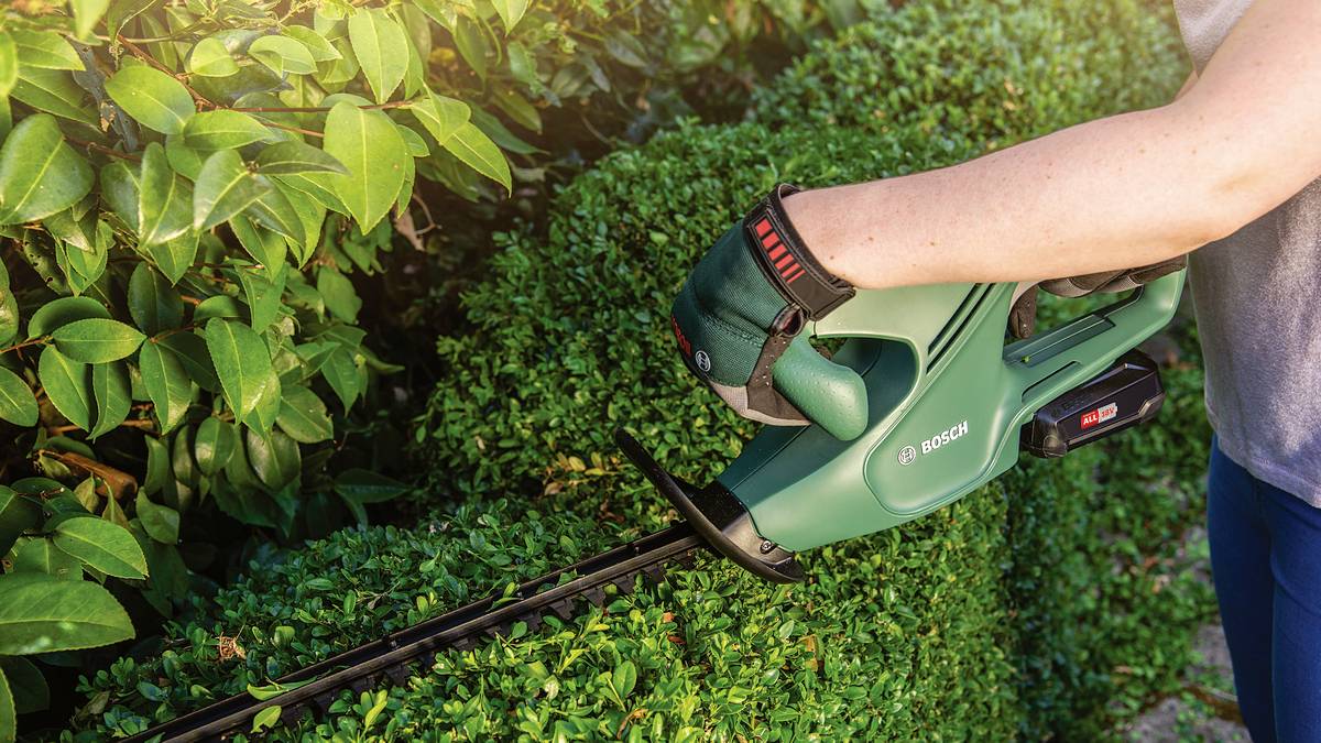 Bosch Home and Garden EASYHEDGECUT 18-45 Heckenschere inkl. Akku, inkl. Ladegerät 18V Li-Ion
