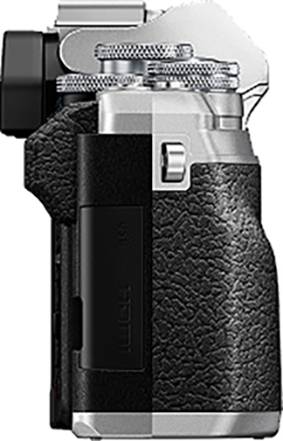 Olympus OM-D E-M10 Mark IV Digitalkamera 21.8 Megapixel Silber, Schwarz 4K-Video, Bildstabilisierung, Blitzschuh, Bluetooth, Dreh-/schwenkbares Disp