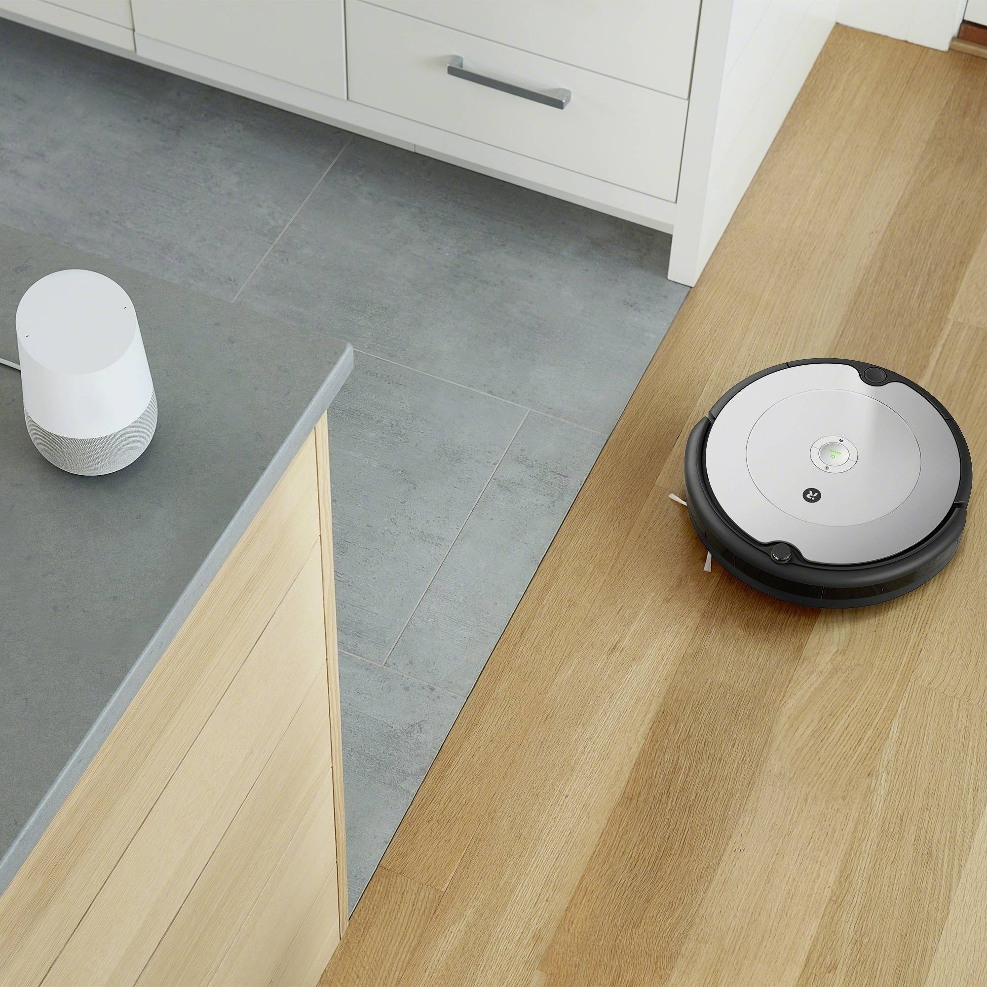 iRobot R694 Saugroboter Silber, Schwarz App gesteuert, Kompatibel mit Amazon Alexa, kompatibel mit Google Home