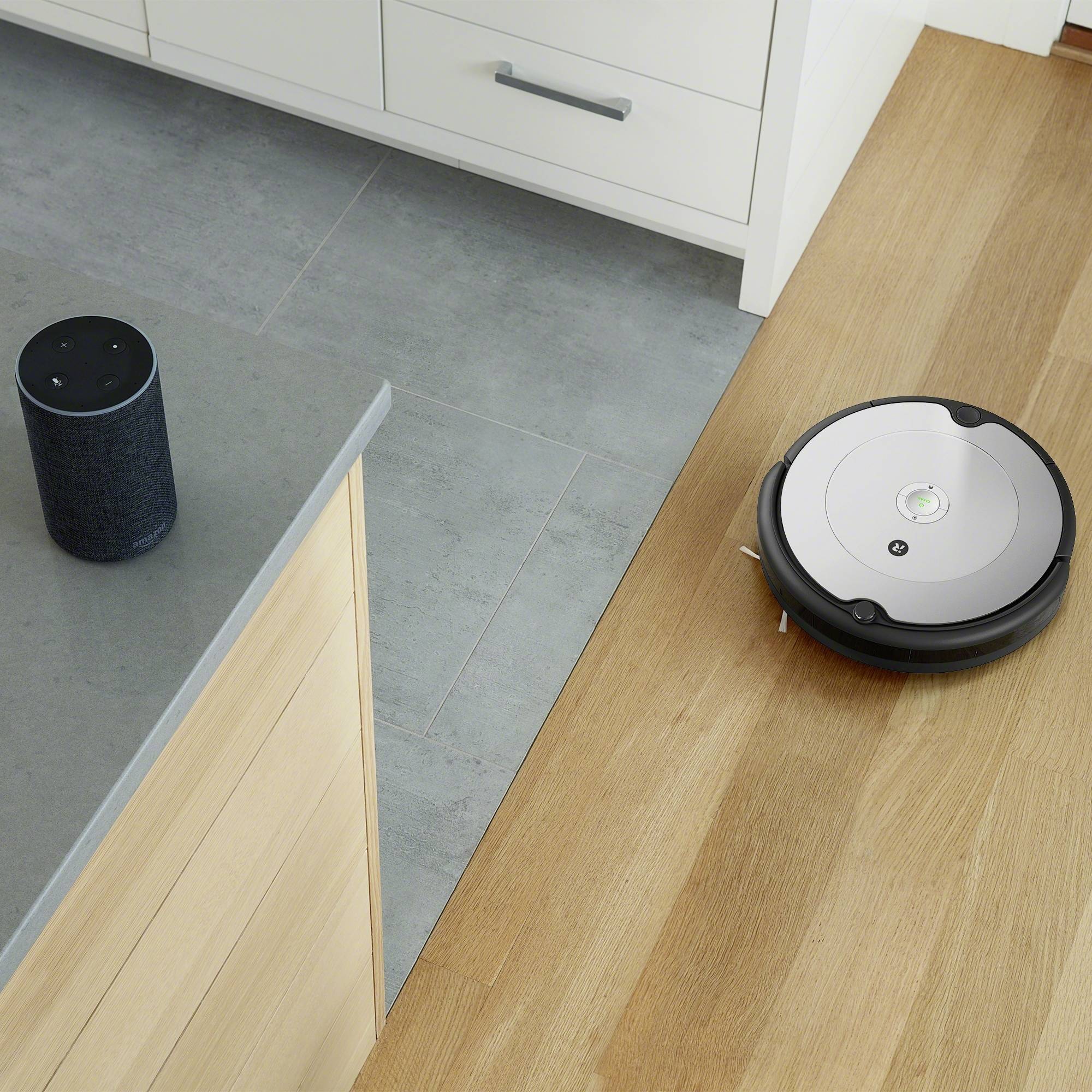 iRobot R694 Saugroboter Silber, Schwarz App gesteuert, Kompatibel mit Amazon Alexa, kompatibel mit Google Home