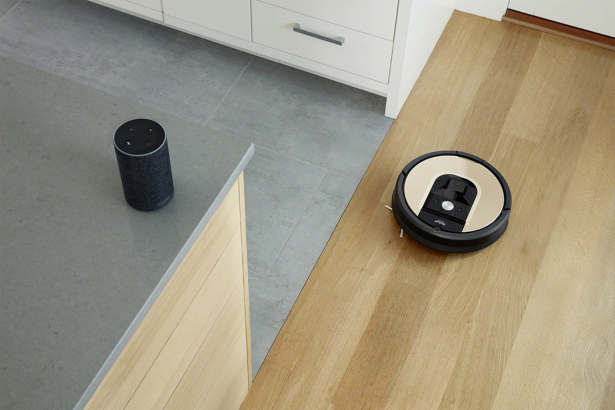IRobot R974 Saugroboter Grau, Beige App gesteuert, kompatibel mit Google Home, kompatibel mit Amazon Alexa