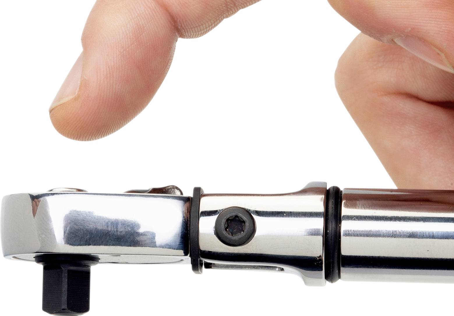 Hand stellt Drehmomentschlüssel ein.