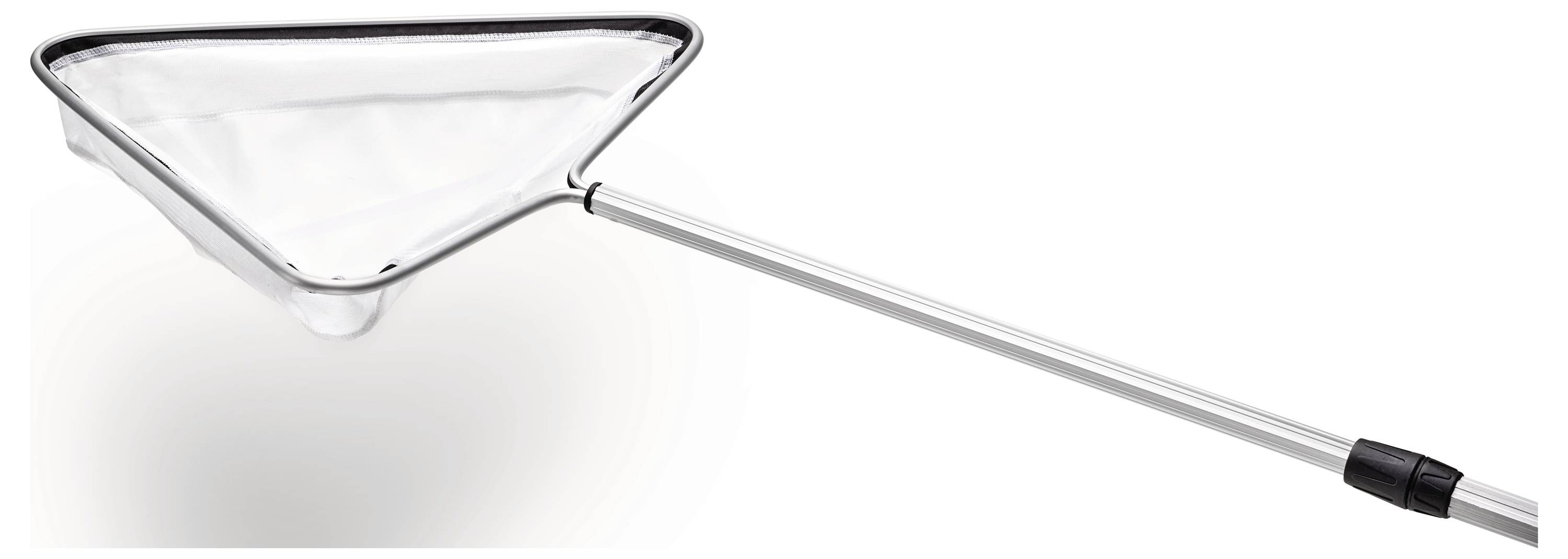 Ein dreieckiger Poolreiniger mit einem Metallgriff, der zum Entfernen von Schmutz und Ablagerungen aus dem Wasser verwendet wird.