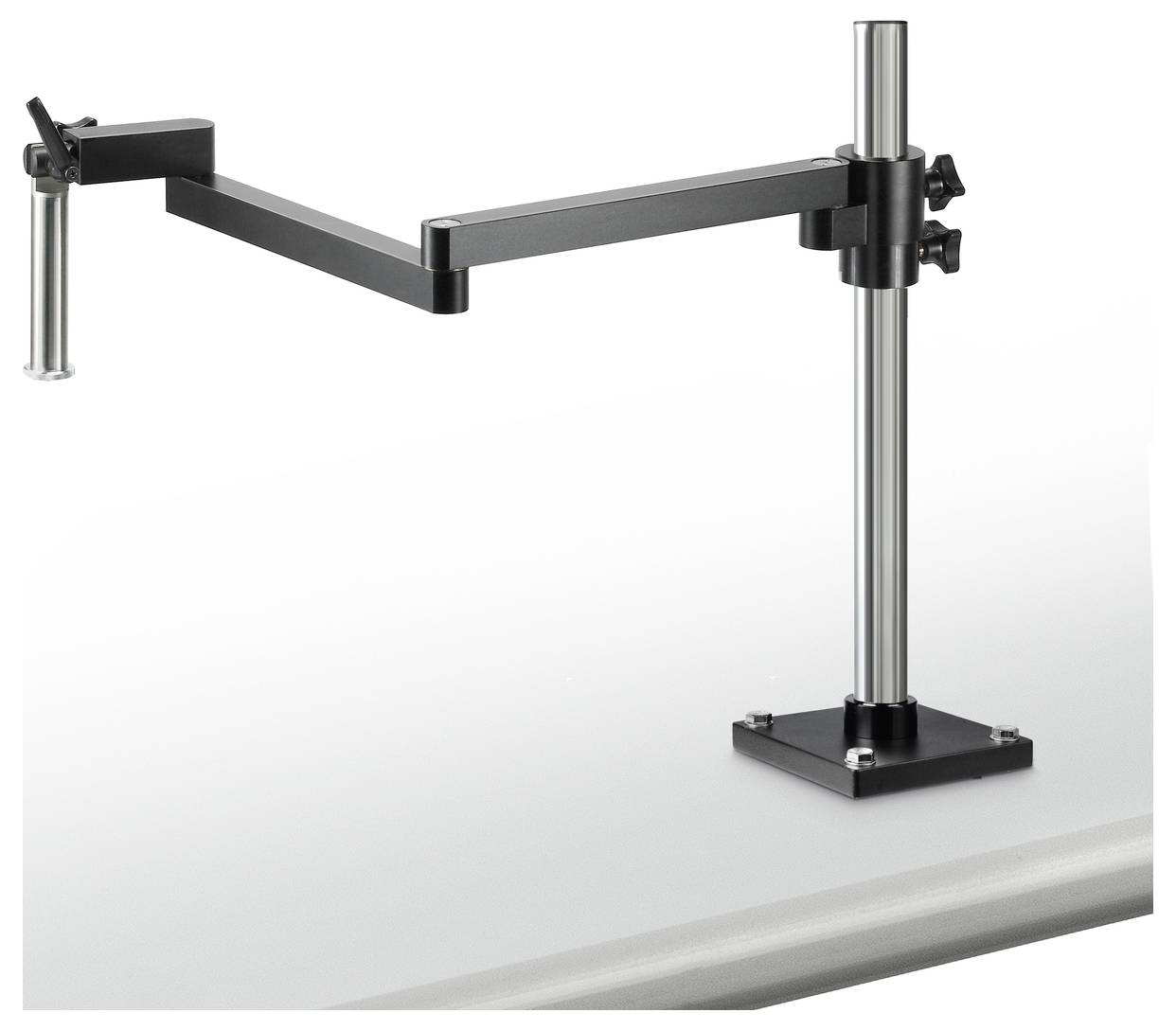 Ergonomischer Monitorarm aus Metall mit verstellbarem Gelenk, montiert auf einem Tisch, ermöglicht flexible Bildschirmpositionierung.