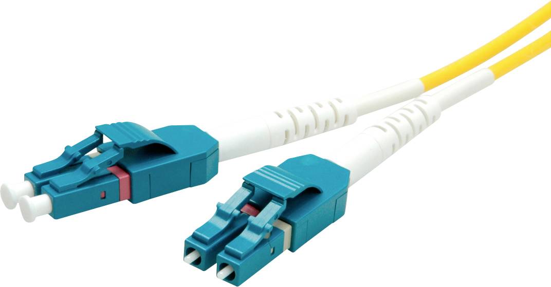 Zwei blaue LC-Duplex-Stecker an gelben Glasfaserkabeln. Diese werden für schnelle Datenübertragungen in Netzwerken genutzt.