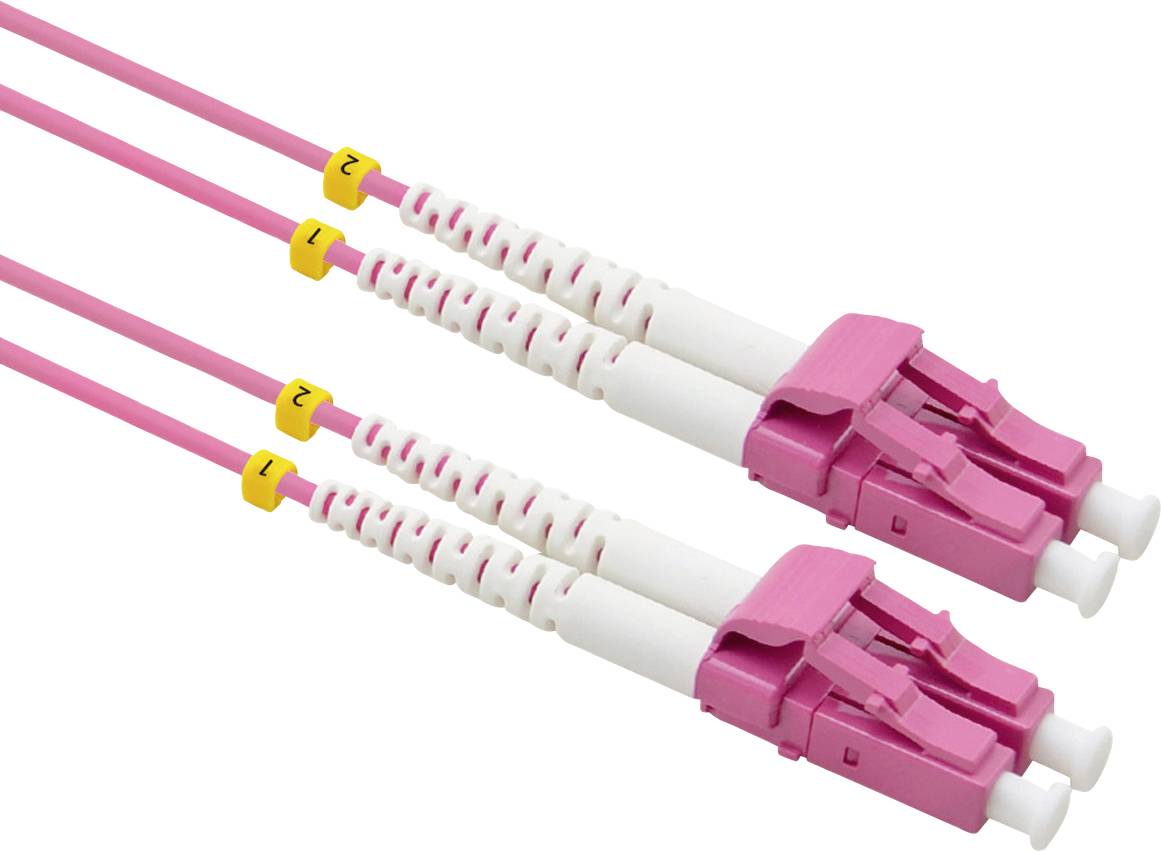 Zwei pinke LC-Duplex-Glasfaserkabel mit gelben Nummernschildern. Sie sind typisch für die Netzwerkinfrastruktur und Datenübertragung.