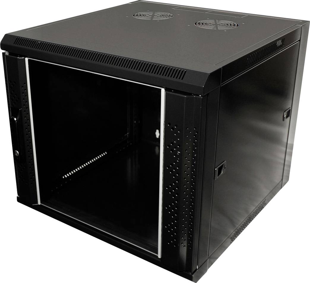 Ein schwarzer, leerer Server-Rack-Schrank aus Metall, perspektivisch von vorne links gezeigt, mit Lüftungsschlitzen und öffnenden Fronttüren.