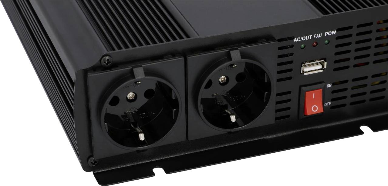 Ein schwarzer Spannungswandler mit zwei Steckdosen, USB-Anschluss und Ein-/Aus-Schalter, geeignet für elektrische Geräte.