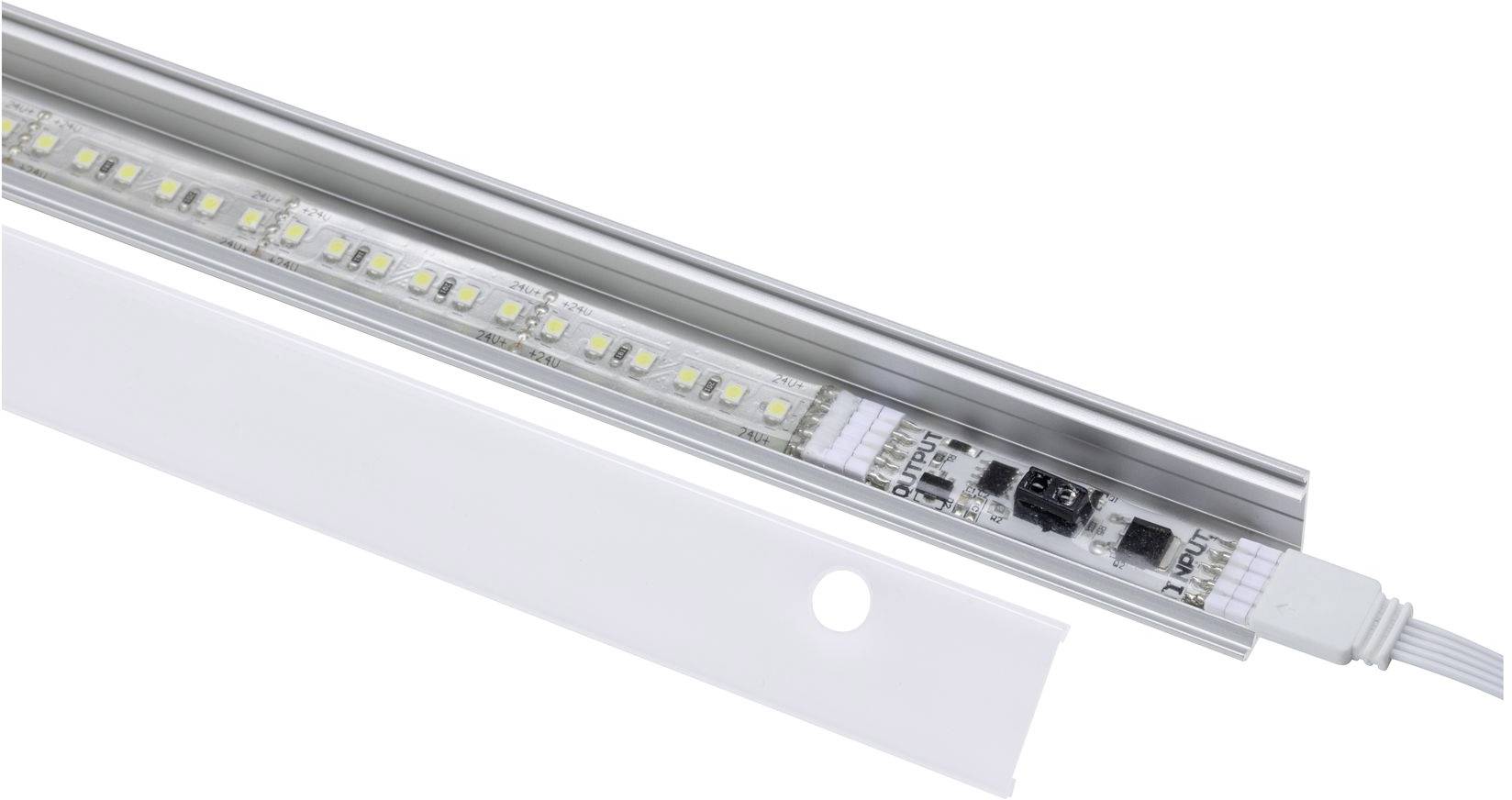 LED-Leiste mit einer silbernen Halterung und weißer Kunststoffabdeckung; sichtbar sind elektronische Komponenten und ein Anschlusskabel.